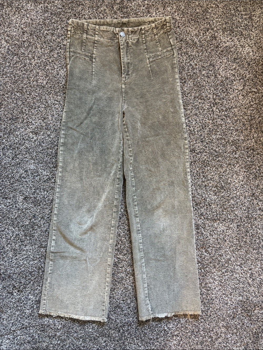 Wide-Leg Corduroy Jeans - Olive